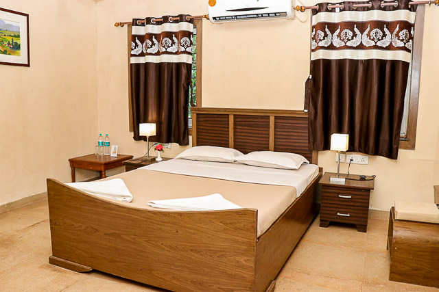 Hut Room - Garden View