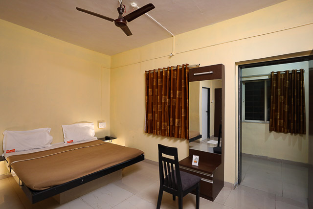 B Deluxe Room Non AC 3