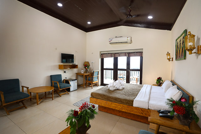 Deluxe Suite AC Lake View 2