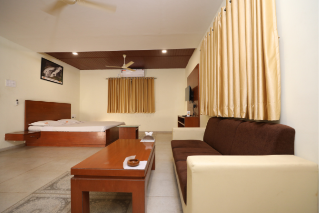 Royal Family Room AC 7