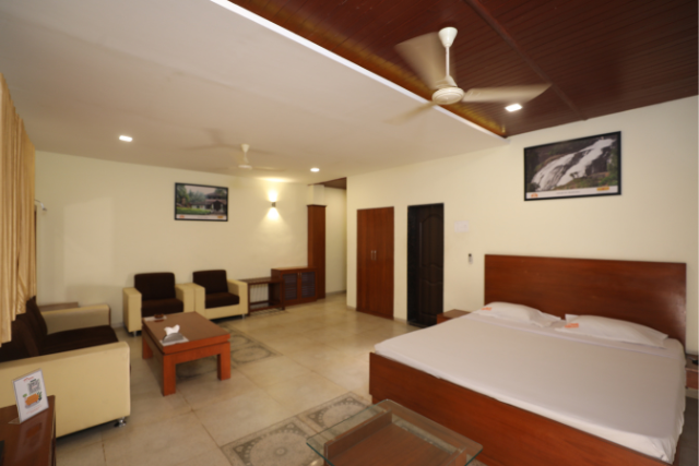 Royal Family Room AC 8