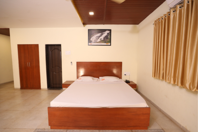 Royal Family Room AC 6
