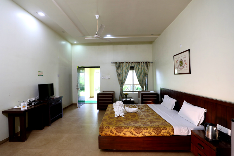 Lake View Deluxe Suite AC