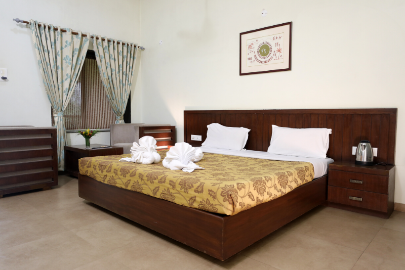 Lake View Deluxe Suite AC 2