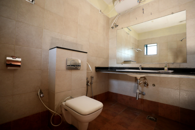 Lake View Deluxe Suite AC 3