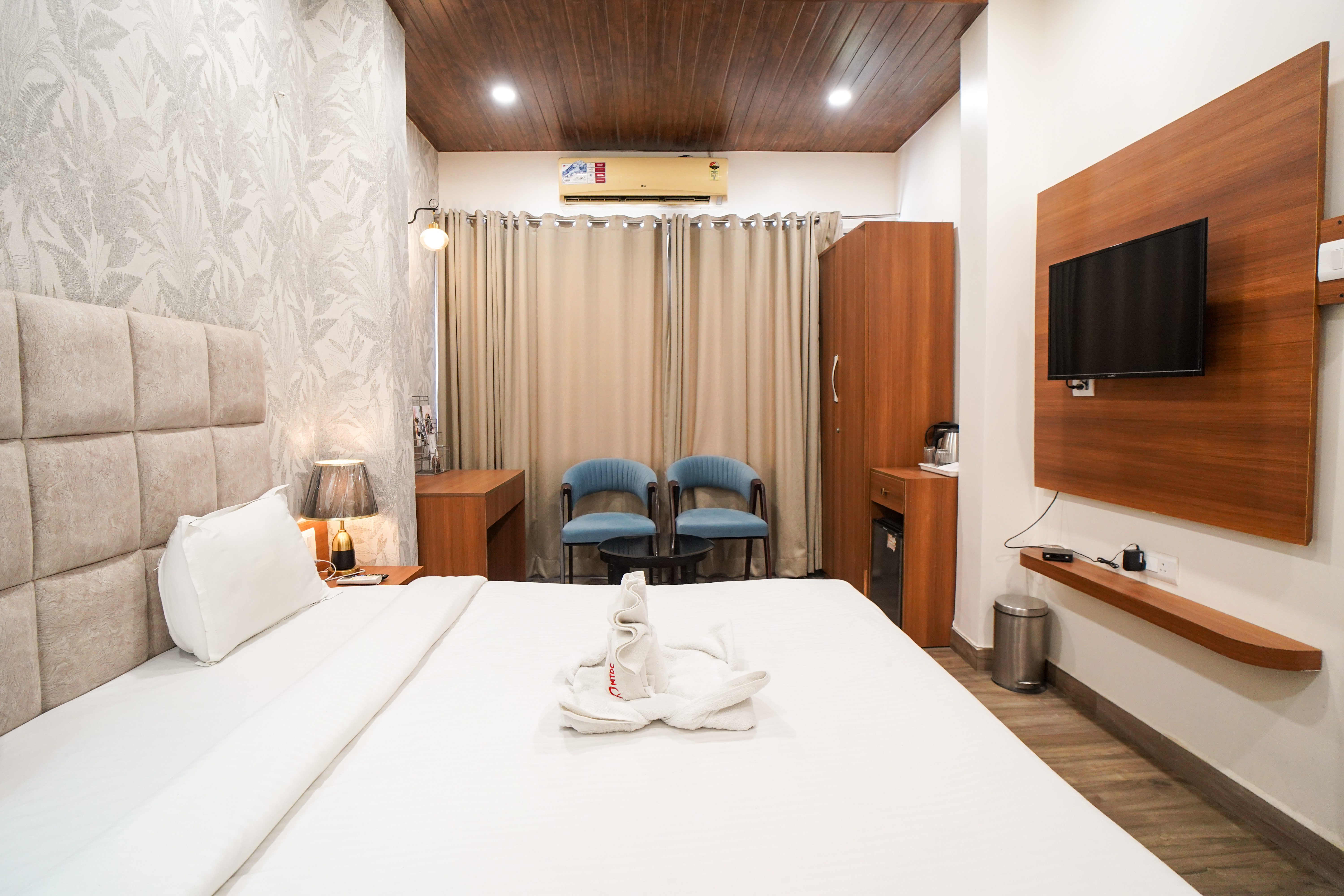 Deluxe Room AC