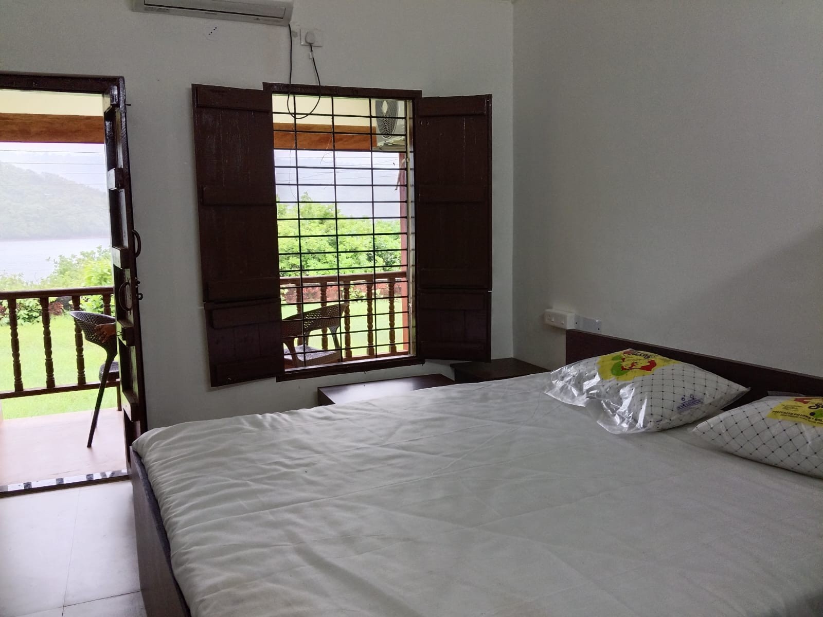 Deluxe Room AC 2
