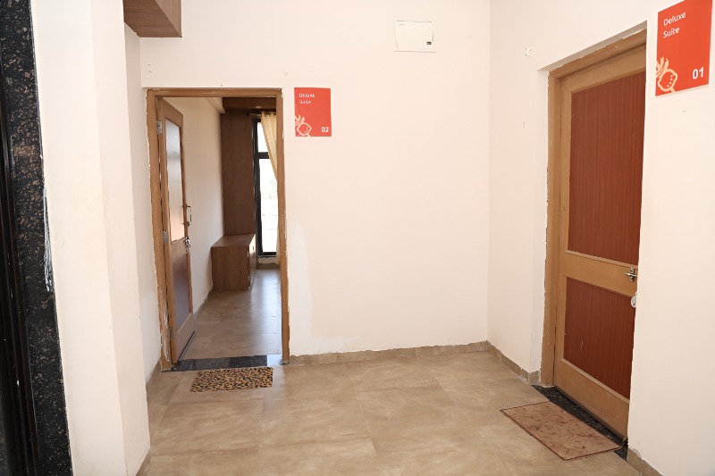 Deluxe Suite 4