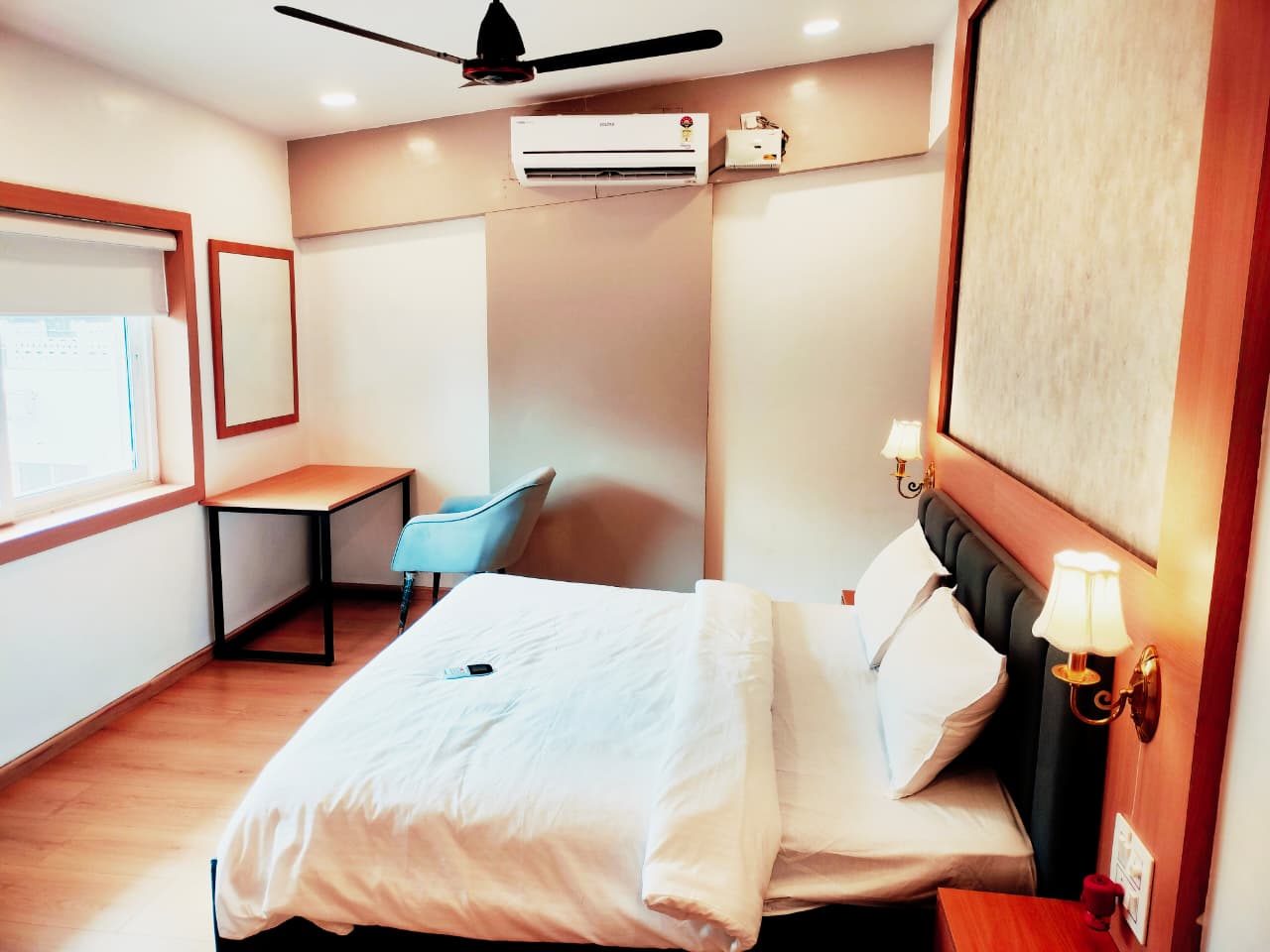 Pearl Deluxe AC Room