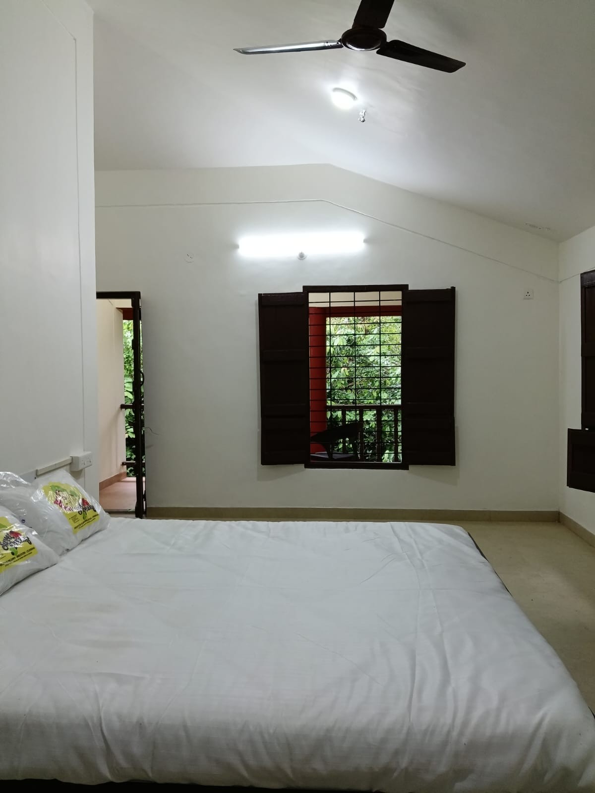 Deluxe Room Non AC 2